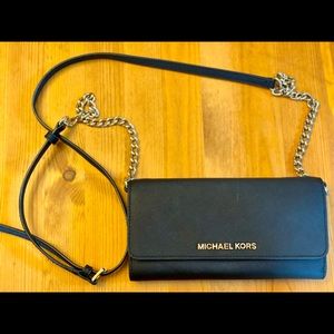 Used Michael Kors Chain Crossbody in Black